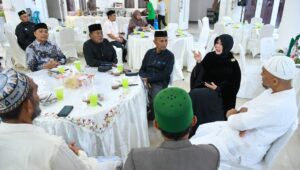 Illiza-Afdhal Buka Puasa bersama Keuchik dan Imum Mukim di Pendopo