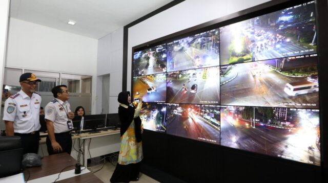 Pantau Arus Mudik Lewat CCTV, Illiza Pastikan Warga Tinggalkan Banda Aceh dengan Aman dan Nyaman