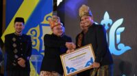 Banda Aceh Terima Anugerah Cakrawala Penyair Nusantara Banda Aceh Terima Anugerah Cakrawala Penyair Nusantara